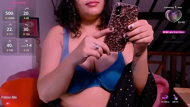Snapshot of Ruvi_Queen chatting on 10-31-25, 12:07 Ruvi Queen online show from 10-31-25, 12:07