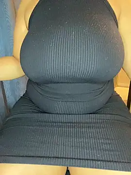 Snapshot of CARAMELGODDESSX23 chatting on 09-10-25, 05:17 CARAMELGODDESSX23 online show from 09-10-25, 05:17