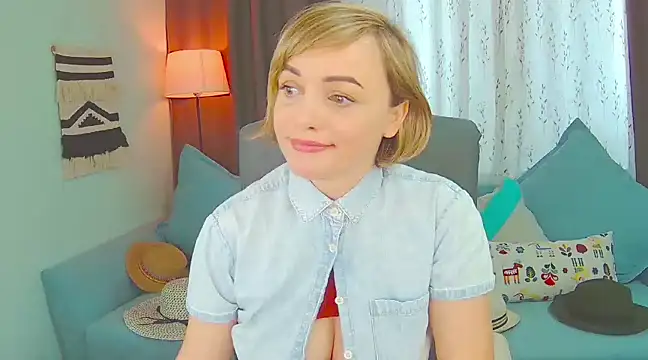 Snapshot of NandiSmile chatting on 03-19-25, 10:55 NandiSmile online show from 03-19-25, 10:55
