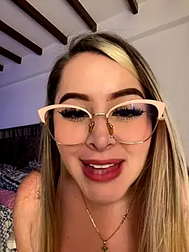 Snapshot of natashasweet chatting on 09-28-25, 03:24 natashasweet online show from 09-28-25, 03:24