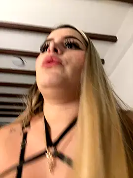 Snapshot of natashasweet chatting on 10-01-25, 04:06 natashasweet online show from 10-01-25, 04:06