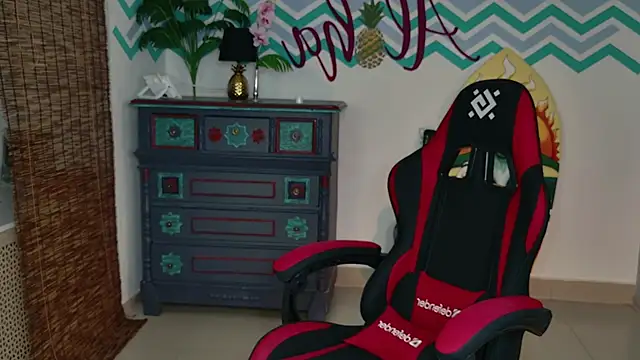 Snapshot of VeliraBraitberg chatting on 09-29-25, 10:33 VeliraBraitberg online show from 09-29-25, 10:33