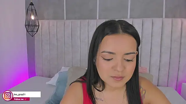 lea gray online show from 11-12-25, 06:12