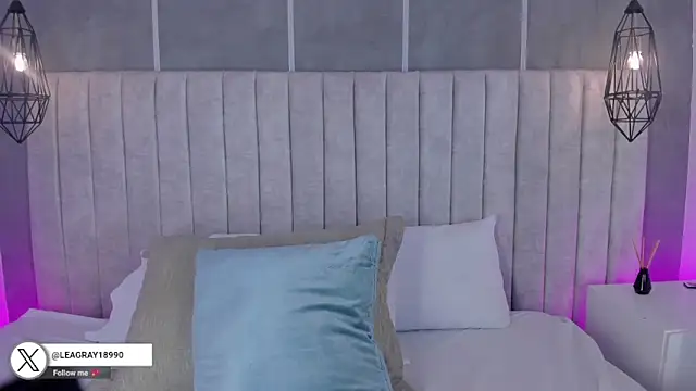 lea gray online show from 11-27-25, 06:19