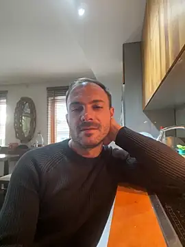 Adventurehotman online show from 10-04-25, 03:13