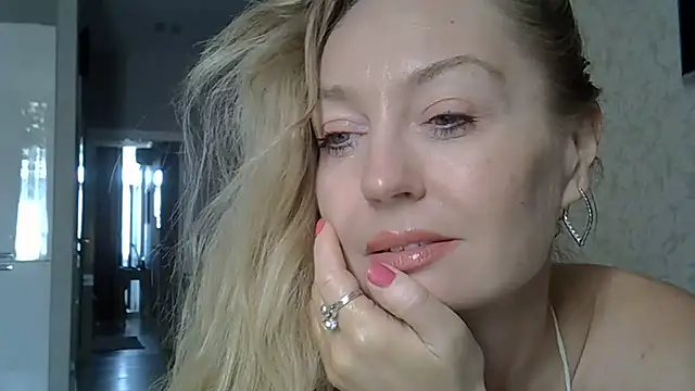 Snapshot of ZarinaSwift chatting on 06-27-26, 10:32 ZarinaSwift online show from 06-27-26, 10:32