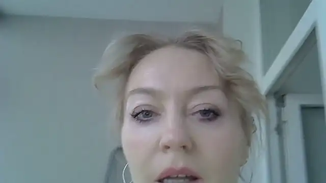 ZarinaSwift online show from 12-19-25, 04:49