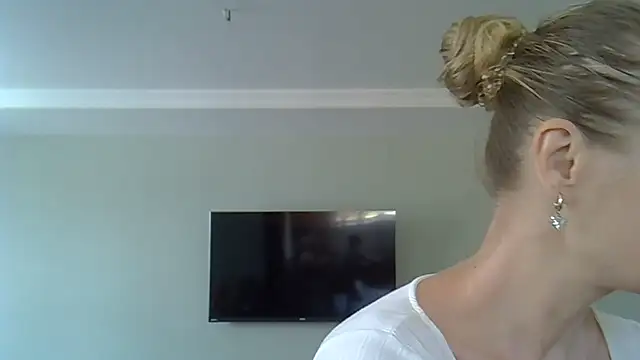 Snapshot of ZarinaSwift chatting on 07-11-26, 05:19 ZarinaSwift online show from 07-11-26, 05:19