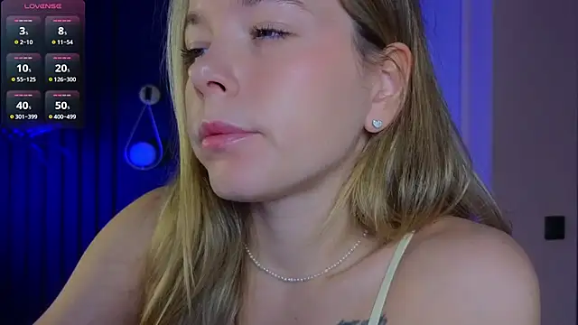 Snapshot of milly_shy chatting on 09-20-25, 06:40 milly shy online show from 09-20-25, 06:40