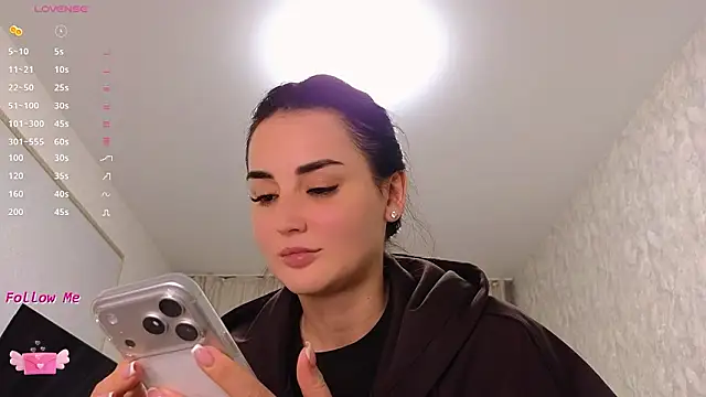 LaraSkinny online show from 03-12-26, 04:11