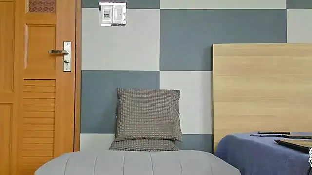 Kiera Thomas online show from 10-31-25, 04:20