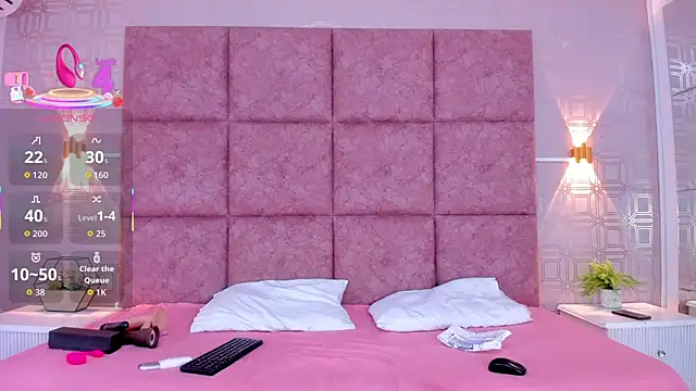 Snapshot of LiaVelez chatting on 02-13-26, 01:44 LiaVelez online show from 02-13-26, 01:44