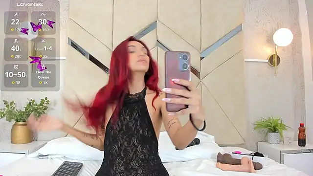 LiaVelez online show from 12-15-25, 01:39