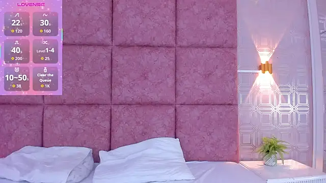 Snapshot of LiaVelez chatting on 02-22-26, 08:32 LiaVelez online show from 02-22-26, 08:32