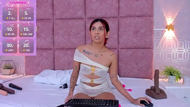 Snapshot of LiaVelez chatting on 02-25-26, 01:22 LiaVelez online show from 02-25-26, 01:22