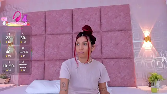 Snapshot of LiaVelez chatting on 02-09-26, 01:42 LiaVelez online show from 02-09-26, 01:42