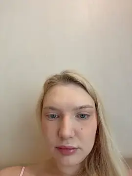 Snapshot of AmmyHot chatting on 04-24-26, 04:03 AmmyHot online show from 04-24-26, 04:03