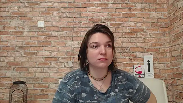 Amelia Kiss  online show from 10-25-25, 12:32