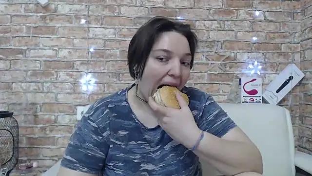 Amelia Kiss  online show from 04-15-26, 01:00