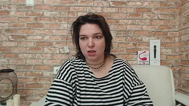 Amelia Kiss  online show from 10-23-25, 12:31