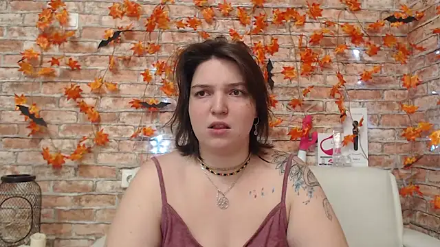 Amelia Kiss  online show from 10-28-25, 12:33