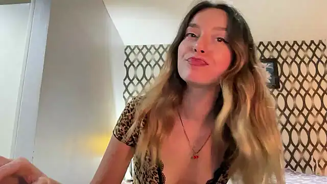 Snapshot of SirenaBelle chatting on 02-25-25, 12:27 SirenaBelle online show from 02-25-25, 12:27
