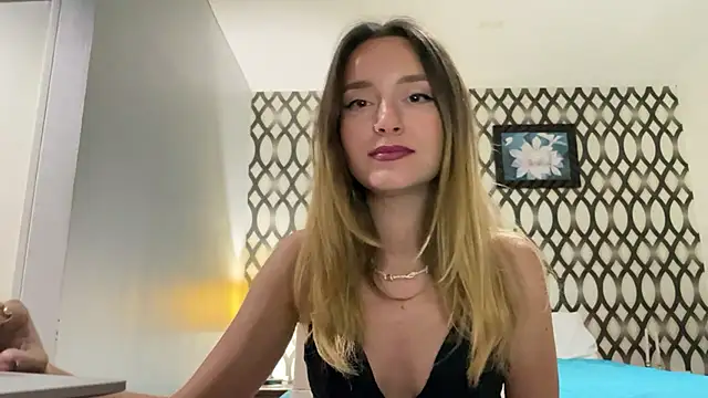 Snapshot of SirenaBelle chatting on 02-16-25, 10:43 SirenaBelle online show from 02-16-25, 10:43