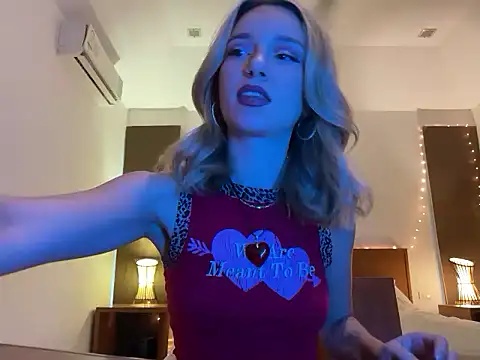 Snapshot of SirenaBelle chatting on 09-23-25, 11:56 SirenaBelle online show from 09-23-25, 11:56