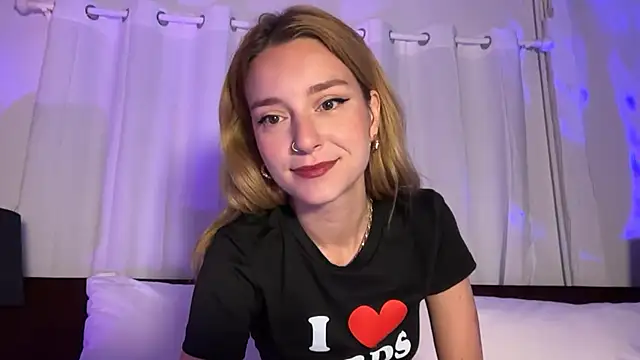 Snapshot of SirenaBelle chatting on 05-27-26, 09:22 SirenaBelle online show from 05-27-26, 09:22