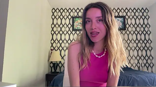Snapshot of SirenaBelle chatting on 01-18-25, 08:31 SirenaBelle online show from 01-18-25, 08:31