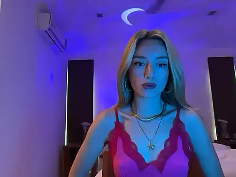 Snapshot of SirenaBelle chatting on 10-11-25, 12:55 SirenaBelle online show from 10-11-25, 12:55