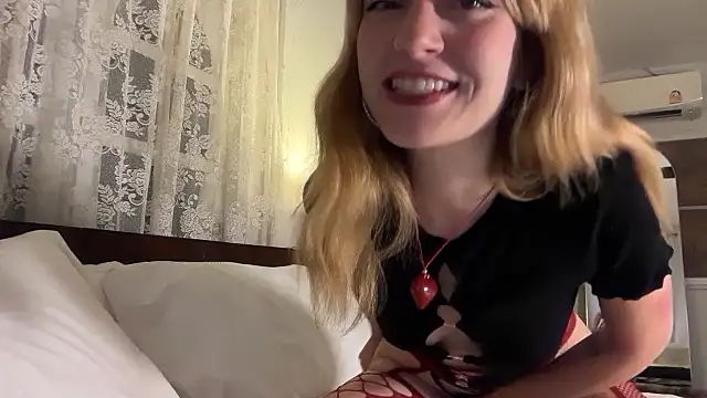 Snapshot of SirenaBelle chatting on 05-05-26, 10:24 SirenaBelle online show from 05-05-26, 10:24