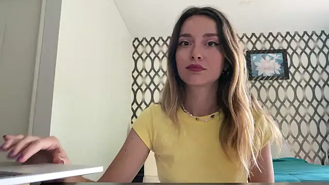 Snapshot of SirenaBelle chatting on 02-06-25, 10:58 SirenaBelle online show from 02-06-25, 10:58