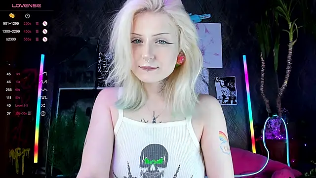 Snapshot of little_grinch666 chatting on 02-27-25, 08:09 little grinch666 online show from 02-27-25, 08:09