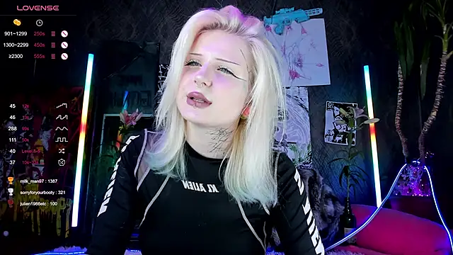 Snapshot of little_grinch666 chatting on 03-04-25, 10:27 little grinch666 online show from 03-04-25, 10:27