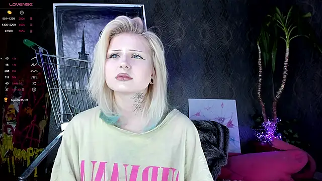 Snapshot of little_grinch666 chatting on 01-22-25, 08:59 little grinch666 online show from 01-22-25, 08:59