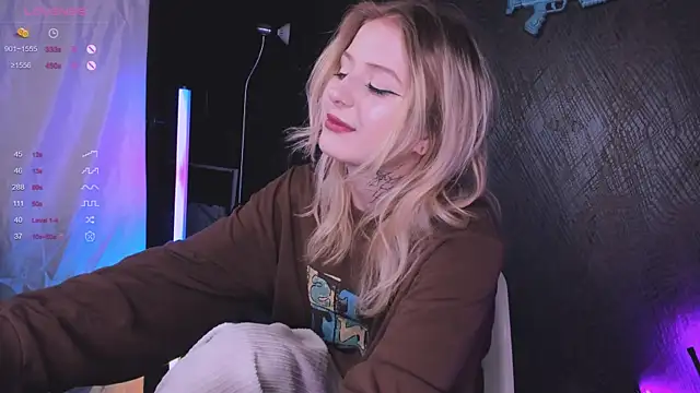 Snapshot of little_grinch666 chatting on 12-20-25, 06:11 little grinch666 online show from 12-20-25, 06:11