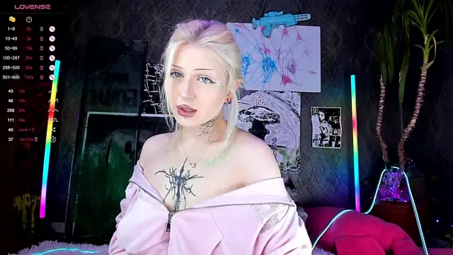 Snapshot of little_grinch666 chatting on 02-25-25, 08:11 little grinch666 online show from 02-25-25, 08:11