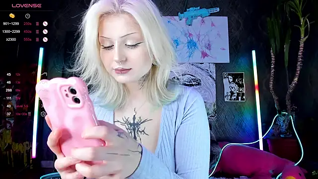 Snapshot of little_grinch666 chatting on 02-26-25, 10:15 little grinch666 online show from 02-26-25, 10:15