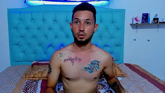 Snapshot of Bad_Couple_1 chatting on 10-12-25, 10:33 Bad Couple 1 online show from 10-12-25, 10:33