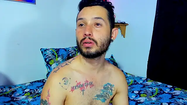 Snapshot of Bad_Couple_1 chatting on 02-17-25, 01:04 Bad Couple 1 online show from 02-17-25, 01:04