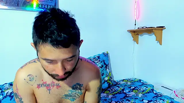 Snapshot of Bad_Couple_1 chatting on 02-13-25, 06:30 Bad Couple 1 online show from 02-13-25, 06:30