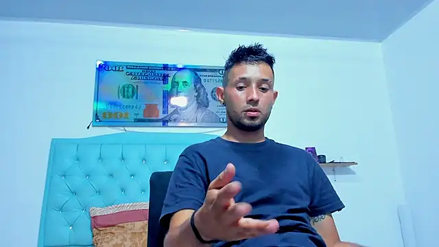 Snapshot of Bad_Couple_1 chatting on 10-31-25, 01:46 Bad Couple 1 online show from 10-31-25, 01:46