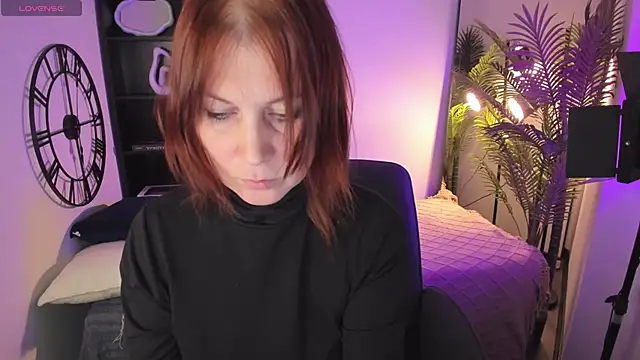 ZoeEast online show from 10-22-25, 01:54