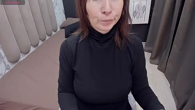 ZoeEast online show from 10-24-25, 01:43