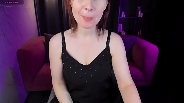 ZoeEast online show from 12-20-24, 01:33