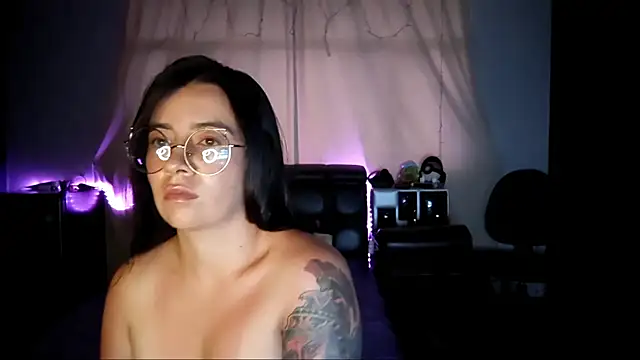 Snapshot of Alaia_sam chatting on 05-26-26, 11:03 Alaia sam online show from 05-26-26, 11:03