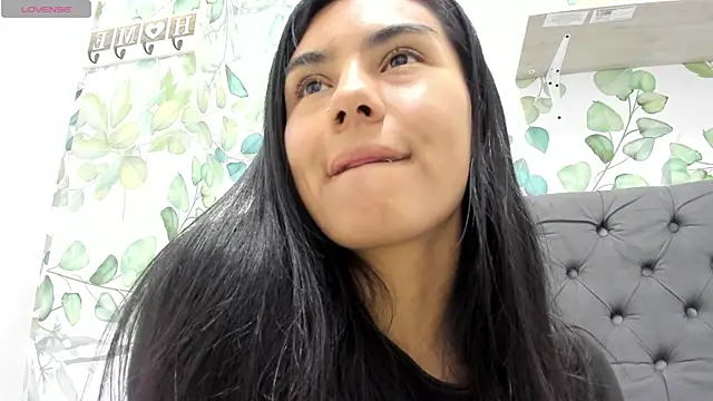 atilanadiaz7 online show from 10-28-25, 05:01