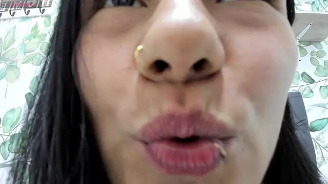 atilanadiaz7 online show from 10-06-25, 03:57