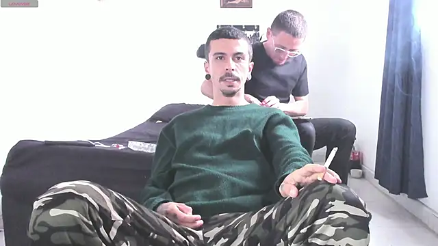 Snapshot of Aaron_BigDickxxx chatting on 05-21-26, 05:43 Aaron BigDickxxx online show from 05-21-26, 05:43